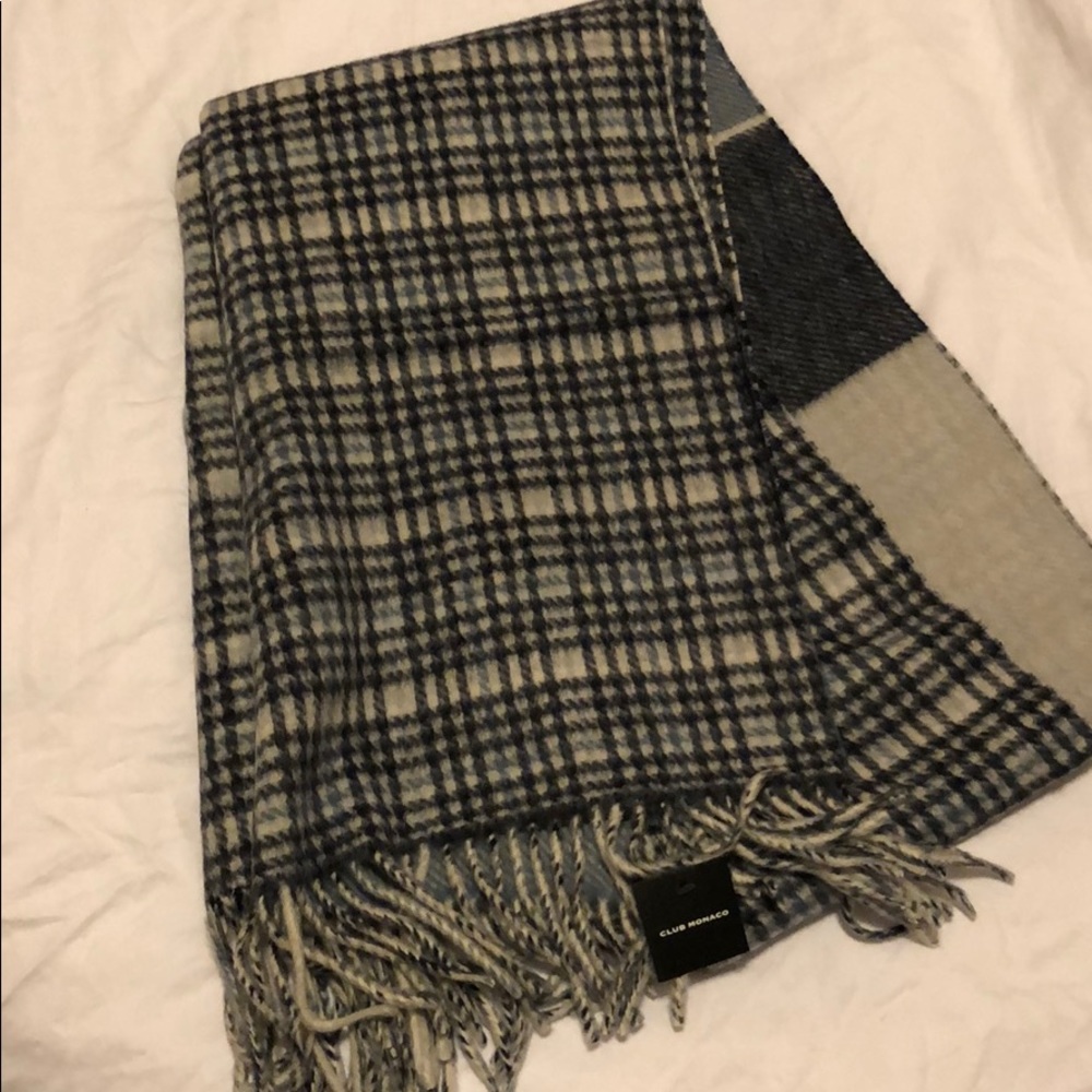 Brand NEW Club Monaco Scarf